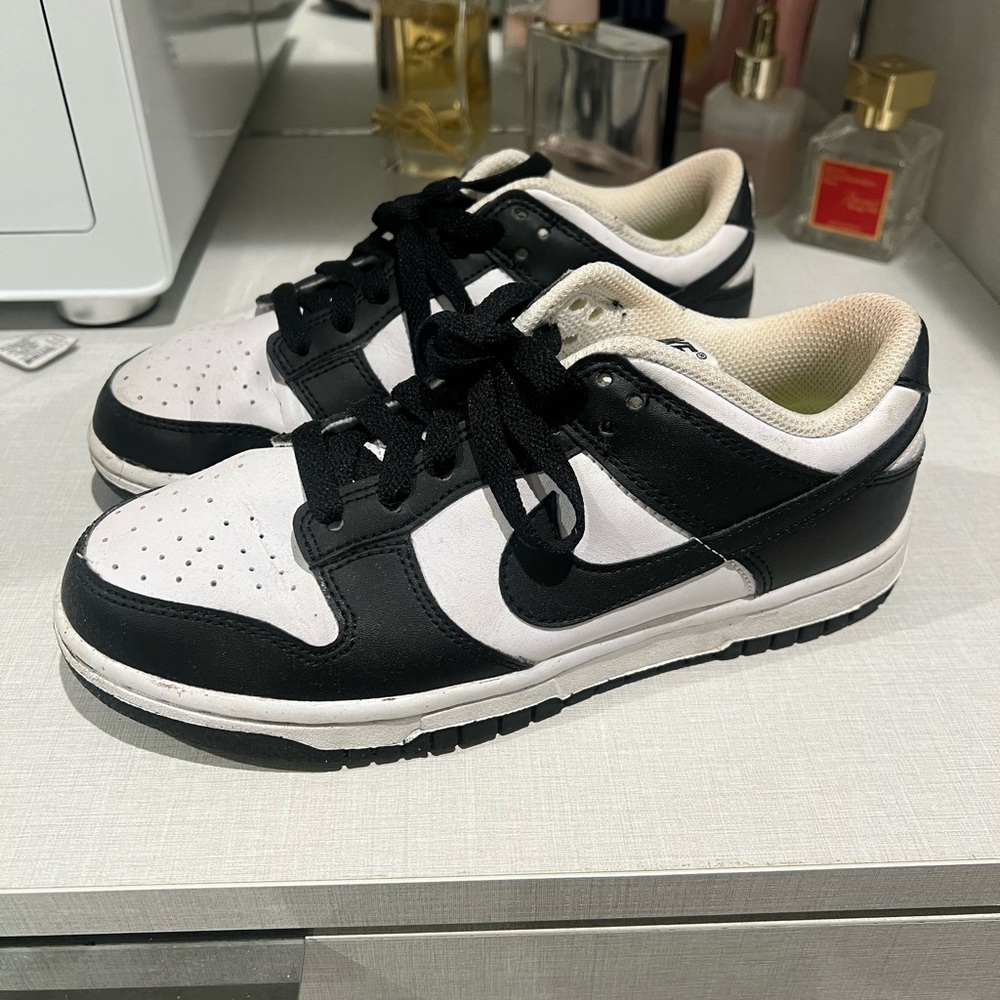 Nike Women's Black and White Athletic Shoes
